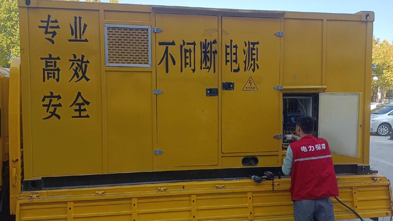 兴宾柴油发电机组和UPS电源配合使用时，如何避免切换过程中的电力中断？