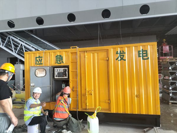 兴宾怎样判断空气滤清器是否需要更换？